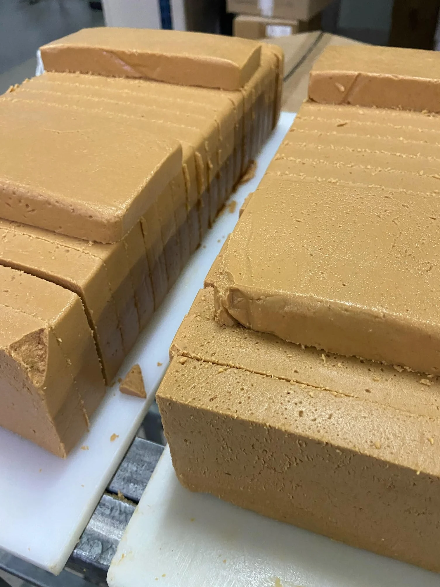 Turrón Artesano de Jijona 74% almendra marcona NACIONAL 500 gramos Edición Gourmet papel Oro